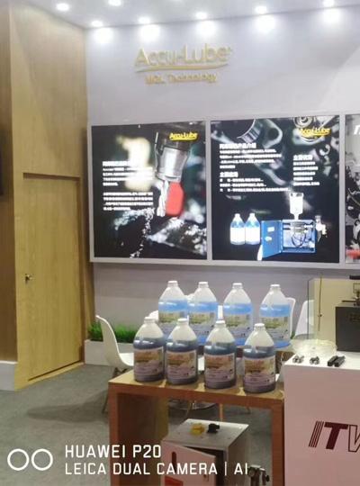 ITW 依工聚合和流體化學(xué)工業(yè)，中國(guó)相關(guān)領(lǐng)導(dǎo)來(lái)我公司參觀(guān)指導(dǎo)